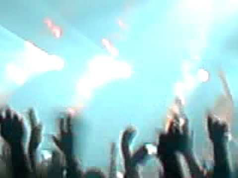 Akon and Melissa live in biel beirut