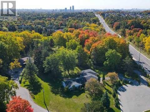 Rare gem in The Bridle Path of Markham ON