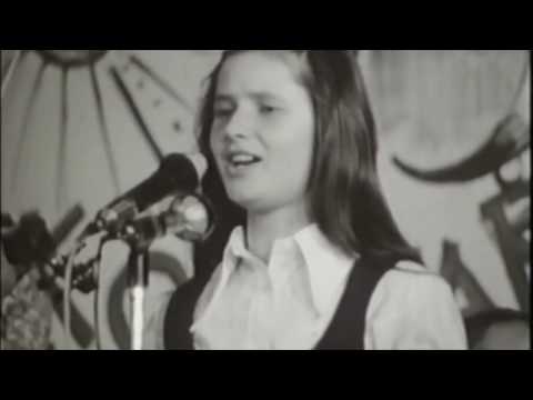 Këndon Golla Semsedin "Dasma e malesorit" - Festivali "Kosovarja këndon"- Ferizaj 1974