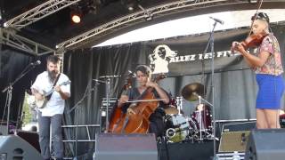 Leyla McCalla &quot;A day for the Hunter, a day for the Prey&quot; live @ Relache festival Bordeaux
