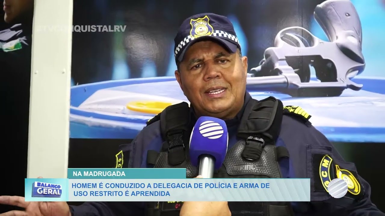 Homem é conduzido a delegacia de polícia e arma de uso restrito é apreendido