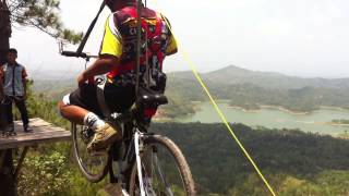preview picture of video 'Flying Fox Bike Di Kalibiru Kulon Progo'