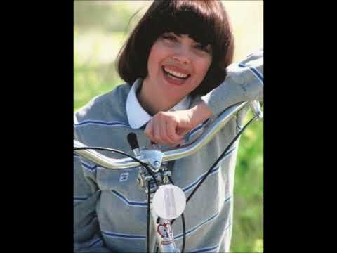 Mireille Mathieu : "Et maintenant" ( Live) with Gilbert Bécaud ( piano)