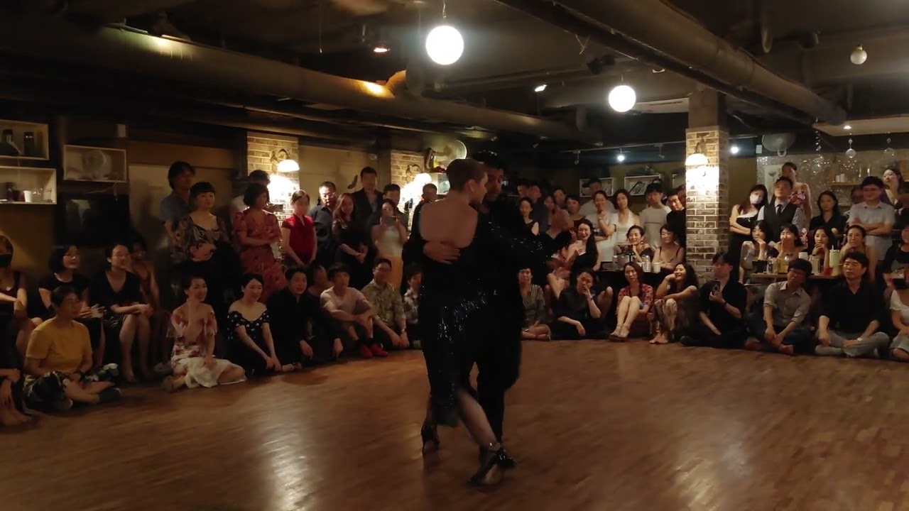 [Juan D'Arienzo, Alberto Echagüe - Milonga Querida] Ariadna Naveira & Fernando Sanchez