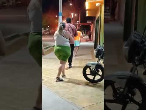 Susto por un auto que se prendió fuego en pleno Rawson