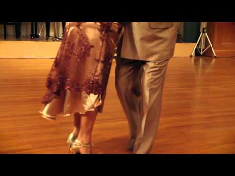  María del Carmen Romero  and  Jorge Dispari  are  dancing  to  the  tango  "  Este Carnaval  "