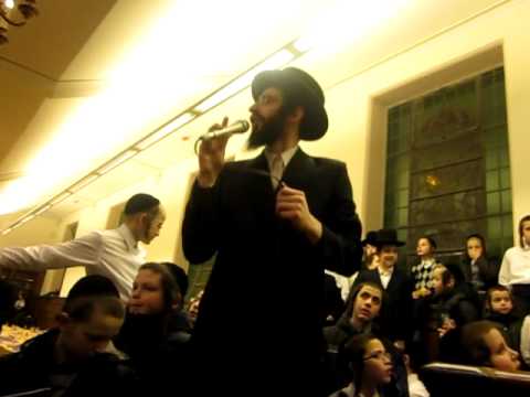 Eli Goldman singing at bobov hachnosas sefer torah in London
