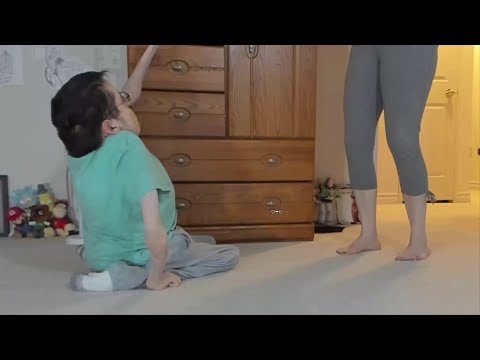 MOM 👧 - Ricky Berwick