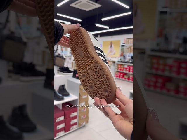 Чоботи жіночі шкіряні байка хутро 592641 Чорний Кеди чоловічі 594070 Білі