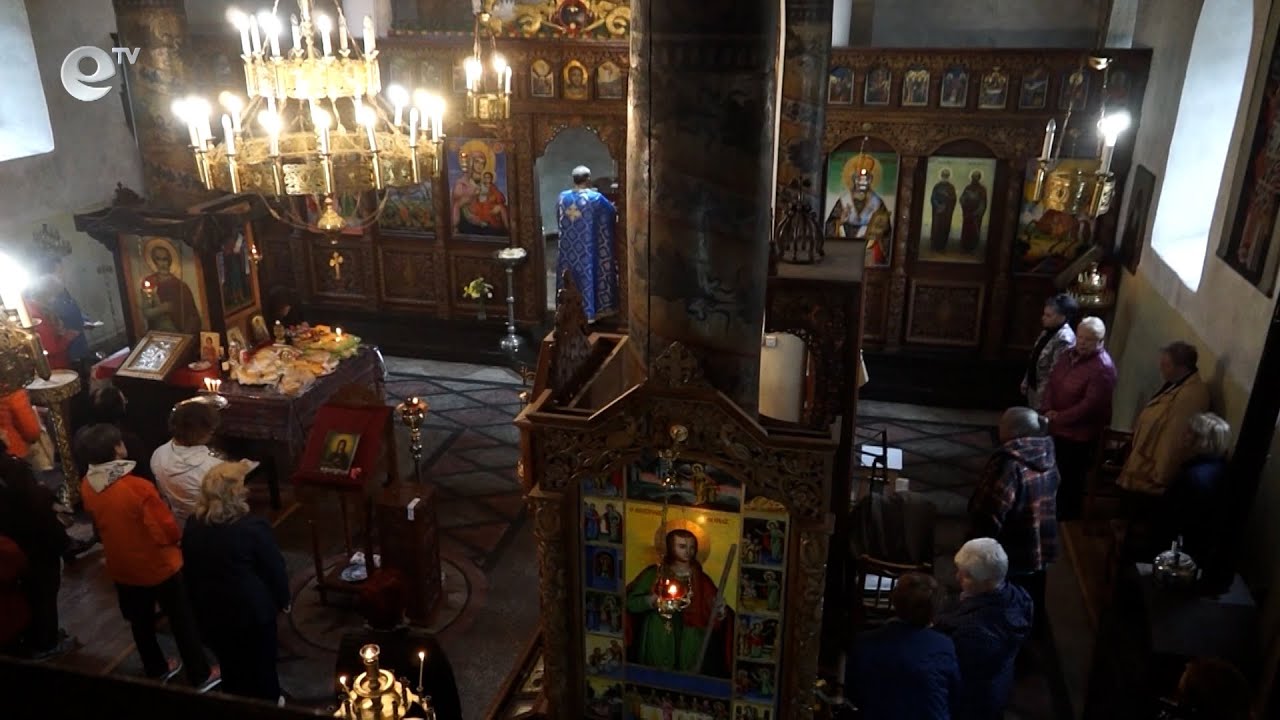 Десетки смолянчани се помолиха в деня на Св. Петка Българска