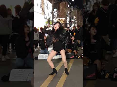 《HyunA_RED(빨개요)》20190324#Müt(#무토) #방서영(#Sally,#사쿠라) 신촌버스킹 20190324_205026 #SnowHorse