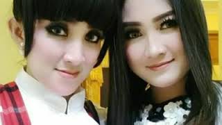 Download lagu Nella Kharisma feat Rina Amelia mp3
