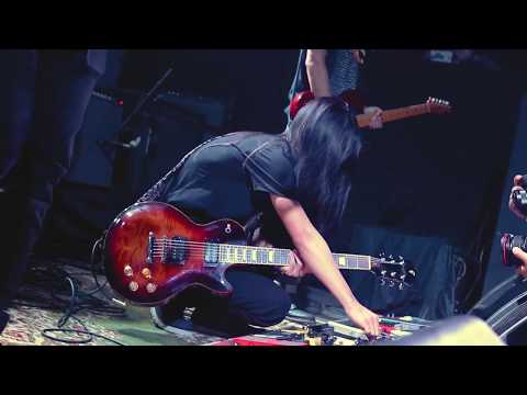 LIVE #2 : UNDER THE BIG BRIGHT YELLOW SUN - Ironic