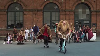 MACKLEMORE & RYAN LEWIS - THRIFT SHOP FEAT. WANZ (OFFICIAL VIDEO)