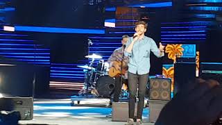 Alvaro performed last night at the Wind Music Awards in Verona, and received a Platinum Record for t
