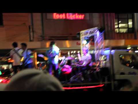 [120129] Guys singing SNSD and wood breaking [Lunar New Year Parade Sydney]