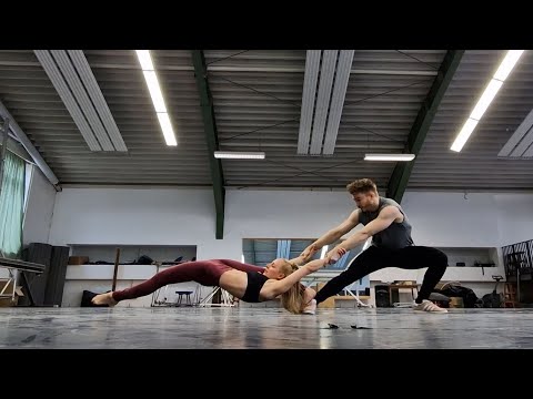 Acro Duo - Duo in Motion - Keeping me Alive (Jonathan Roy Acoustic)