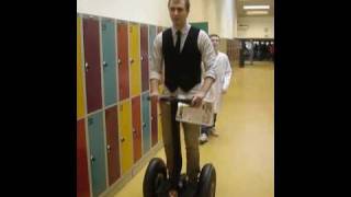 preview picture of video 'Grenå Tekniske Skole -Åbent Hus 2009 - Mikkel prøver Segway'