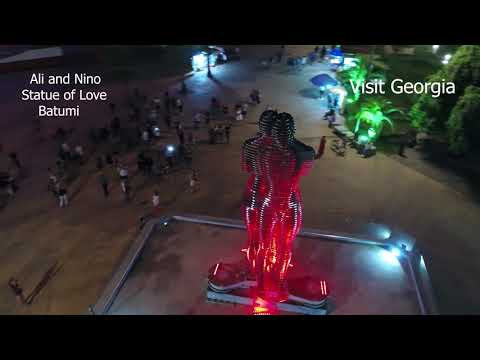Ali and Nino-statue of love