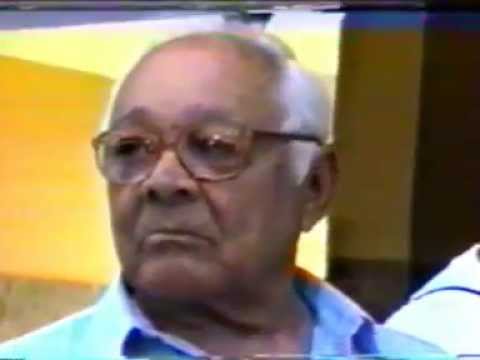 Capoeira Mestres Onça Tigre, e Gato Preto Doirado de Santo Amaro da Purificação/BA. 05set00