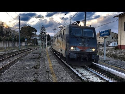 E474.101 RAILONE (CFI) con il lis Piedimonte V.S.L Aquino-Giovinazzo,in transito a Savignano-Greci