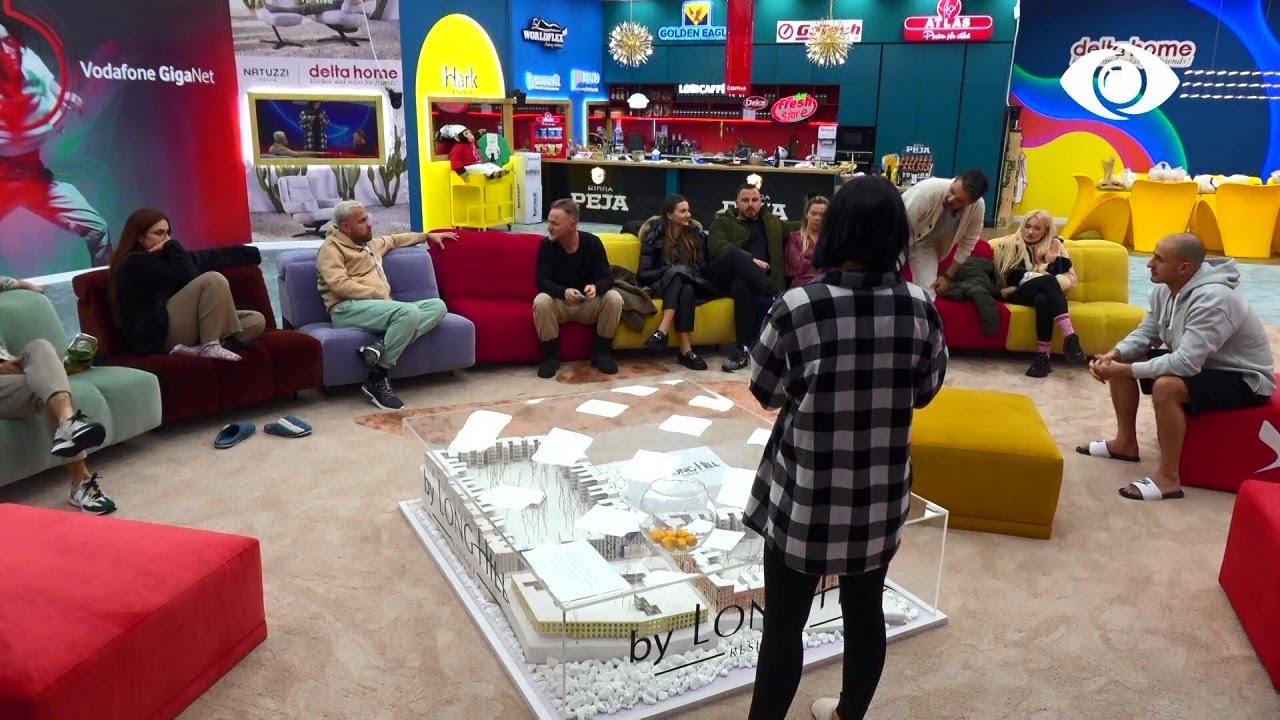 Radha e sfidës i takon Mikelës, ajo duhet të lajë të gjitha enët