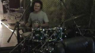Roberto  Morales grabando jazz funk  en  Richin estudio.