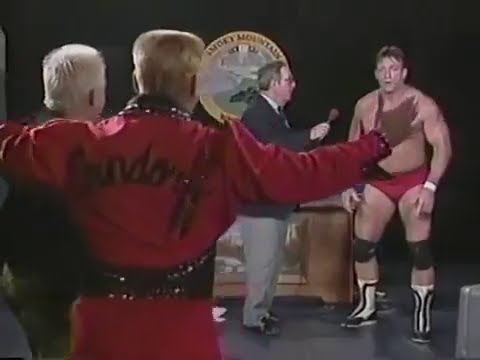 Paul Orndorff goes crazy when Ronnie Garvin comes out in his robe - 10/10/1992 - SMW