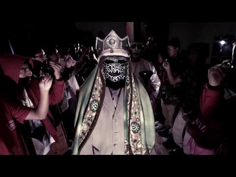 Mugre sur  El disfraz video oficial 2016 UIO