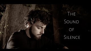 Kadr z teledysku The Sound of Silence tekst piosenki Bobby Bass