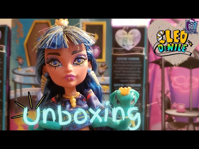 Vídeo relacionado con Monster High Cleo de Nile Muñeca articulada con Mascota y Accesorios de Moda, Juguete +4 años (Mattel HHK54)