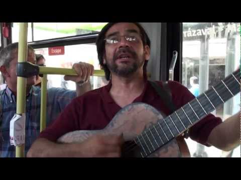 Tata Barahona y Alexis Venegas Cantantando en la Micro. "Te vas de mi"