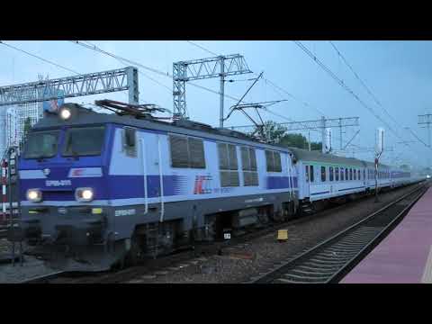 EP09-011 na stacji Gdynia Główna z pociągiem pospiesznym nr IC 51152 "Lazur" do Łodzi Fabrycznej