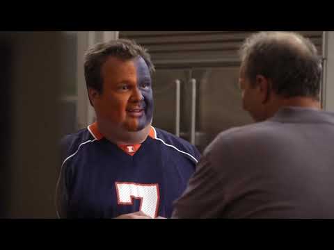 Modern Family 1x05 - Jay asks Cam and Mitch if they find him attractive