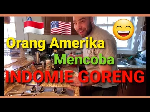 An American Trying Out Indomie Goreng For The First Time (INDONESIAN SUBS)