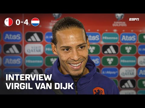 Virgil van Dijk: "Heb je het veld gezien?! Je probeert hem hard te spelen en dan stuitert-ie op" 😬🌱