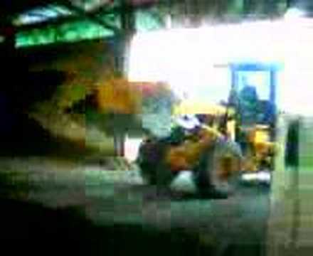 cristiano sulla ruspa