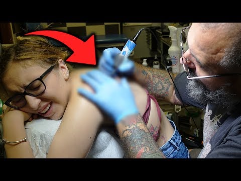 MY GIRLFRIEND'S NEW TATTOO!!!