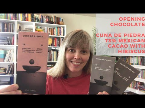 Opening Cuna de Piedra 73% Mexican Dark Chocolate with Hibiscus
