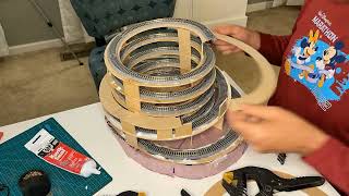 Download lagu Display Stand N Scale Micro train layout (Episode 3, laying track) #046 mp3