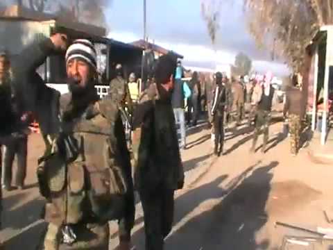 احتفال عناصر كتيبة ثوار الشعيطات بتحرير حقل التنك النفطي في دير الزور