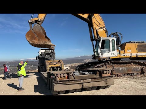 Loading & Transporting On Site The Liebherr 974 Excavator - Fasoulas Heavy Transports