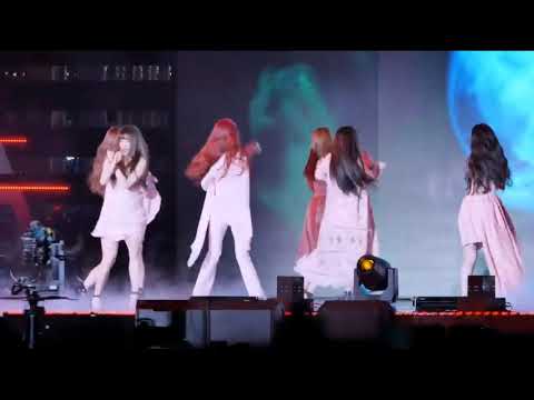 Miyeon falls over on stage 8/9/18