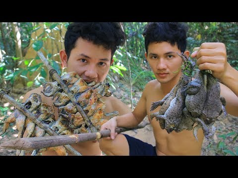 Delicious Roasted Frog - Cooking Frog Recipe for Dinner in forest
