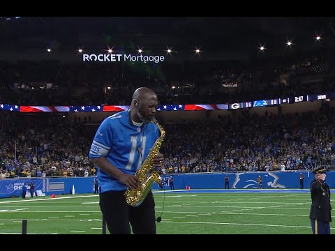 Mike Phillips performs amazing saxophone rendition of the National Anthem before NFL game