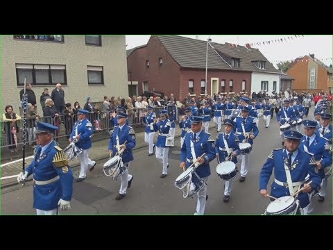 Klompenkirmes  in Elsen 2017  Aufmarsch zur Klompenparade.