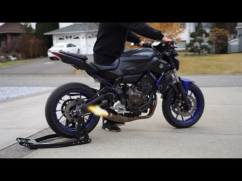 Yamaha MT-07 Akrapovic Cold start / Revs / Fly by (LOUD)