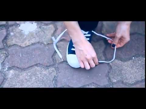 Saturn Magic -Ring Through Laces (Gimmicks and instruction) by Smagic Productions - Trick