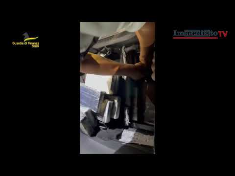 26 CHILI DI COCAINA PURISSIMA IN AUTO VICINO SAN SEVERO, ARRESTATA COPPIA