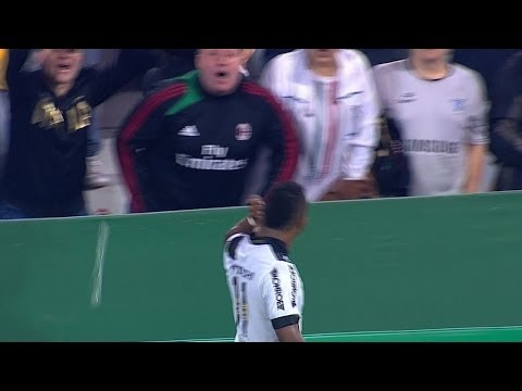 DANGEROUS - Chiquinho (Ponte Preta) Teasing Vélez Sarsfield Fans - 2013 Copa Sudamericana